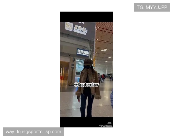 惠若琪这日常，机场拖鞋配大牌包，直接让人怀疑她是不是走错片场了！