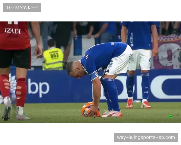 点球主罚前队友提前进区，为何不算违规？