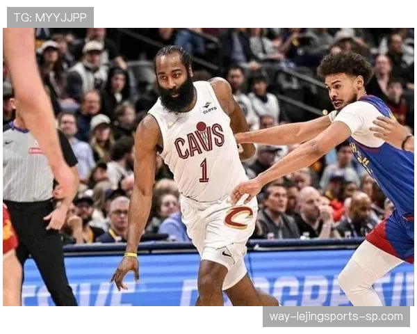 哈登利用挡拆拉开空间提升三分命中率对比联盟平均水平明显优势