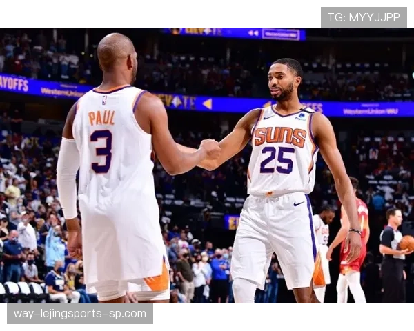 布里奇斯无球跑动拉开防线，比太阳时期外线更高效